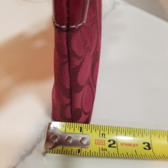 NWOT! Coach Signature C’s Burgundy Red Wristlet - Picture 9 of 12